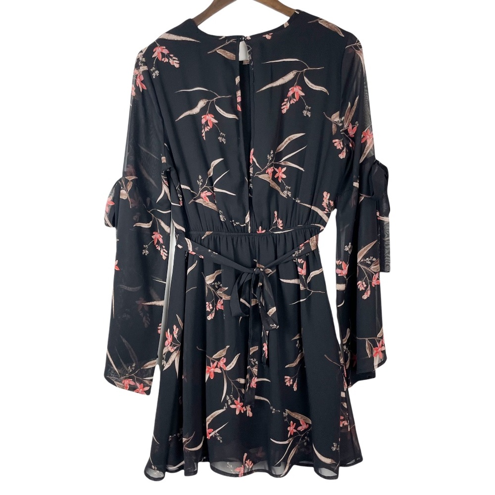 Le Lis Black Floral Tie Bell Sleeve Mini Dress Size Large - Picture 2 of 6